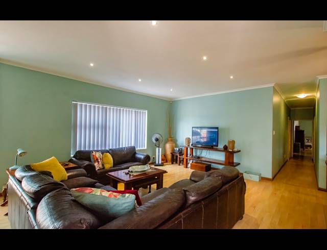 4 BEDROOM HOUSE FOR SALE IN WAVECREST